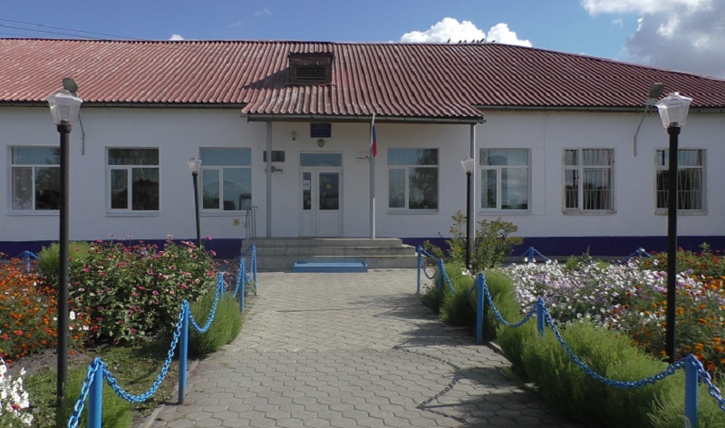 Здание школы  с. Песчано-Коледино.