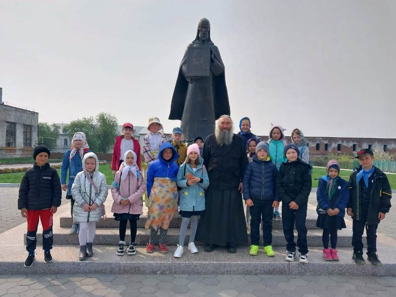 Славен труд человека на земле.